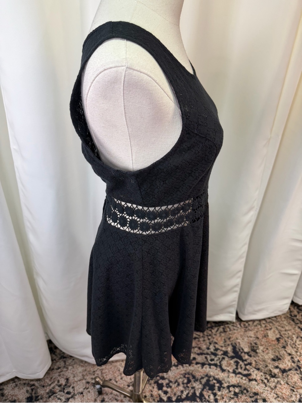 Free People Black ‘Daisy’ Sleeveless Fit & Flare Crochet Lace Mini Dress Size 6 - Picture 15 of 16